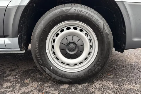 DE75VZG Volkswagen Crafter CR35 Panel van Commerce Plus MWB 140 2.0 TDI 8sp Aut  - MY25/LED's/Rear Cam Thumbnail #10