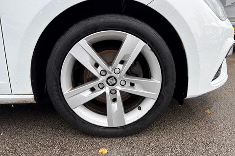 24 of 57 for SEAT Leon 1.4 EcoTSI FR Technology DSG Euro 6 (s/s) 5dr