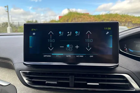 GU72NZA PEUGEOT 3008 1.6 13.2kWh GT e-EAT 4WD Euro 6 (s/s) 5dr Thumbnail #20