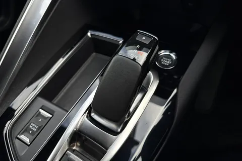 GU72NZA PEUGEOT 3008 1.6 13.2kWh GT e-EAT 4WD Euro 6 (s/s) 5dr Thumbnail #21