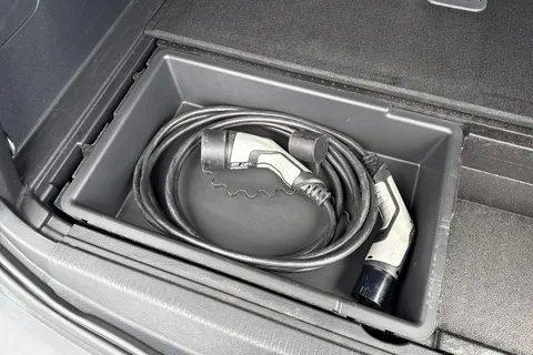 GU72NZA PEUGEOT 3008 1.6 13.2kWh GT e-EAT 4WD Euro 6 (s/s) 5dr Thumbnail #26