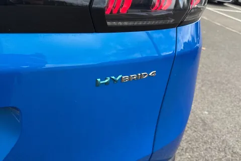 GU72NZA PEUGEOT 3008 1.6 13.2kWh GT e-EAT 4WD Euro 6 (s/s) 5dr Thumbnail #36