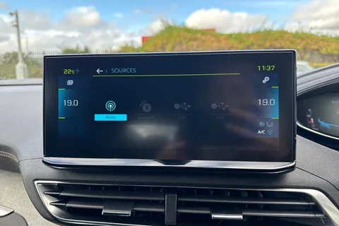 GU72NZA PEUGEOT 3008 1.6 13.2kWh GT e-EAT 4WD Euro 6 (s/s) 5dr Thumbnail #49