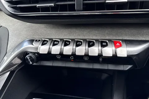 GU72NZA PEUGEOT 3008 1.6 13.2kWh GT e-EAT 4WD Euro 6 (s/s) 5dr Thumbnail #57