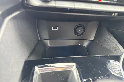 GU72NZA PEUGEOT 3008 1.6 13.2kWh GT e-EAT 4WD Euro 6 (s/s) 5dr Thumbnail #58