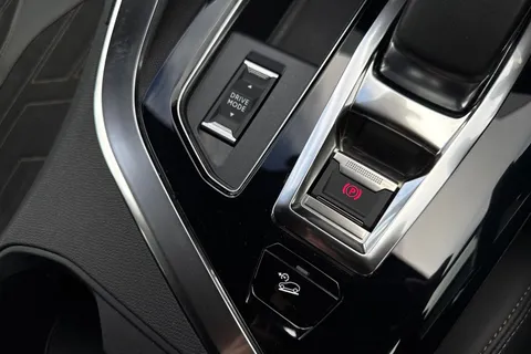 GU72NZA PEUGEOT 3008 1.6 13.2kWh GT e-EAT 4WD Euro 6 (s/s) 5dr Thumbnail #59