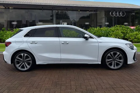 BT25HCC Audi A3 S line 35 TFSI 150 PS S tronic Thumbnail #4