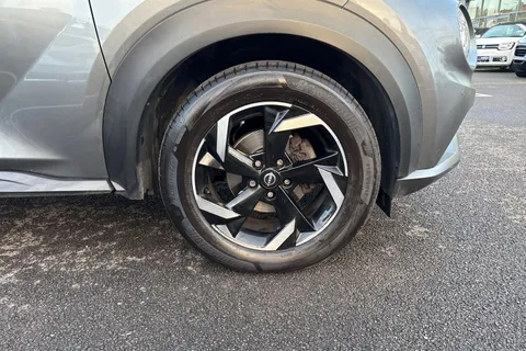 22 of 46 for NISSAN JUKE 1.0 DiG-T 114 N-Connecta 5dr