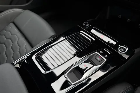  Audi A6 E-Tron Avant 83kWh S line Auto 5dr Thumbnail #23