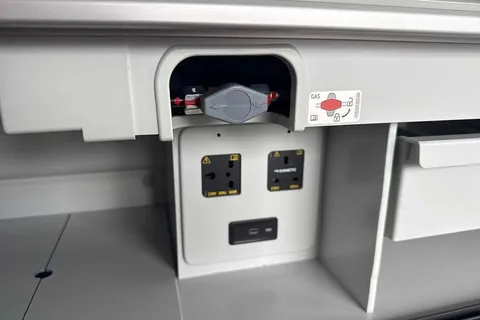 41 of 63 for VOLKSWAGEN CALIFORNIA 2.0 TDI Ocean 5dr DSG