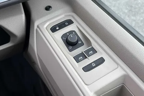 43 of 63 for VOLKSWAGEN CALIFORNIA 2.0 TDI Ocean 5dr DSG