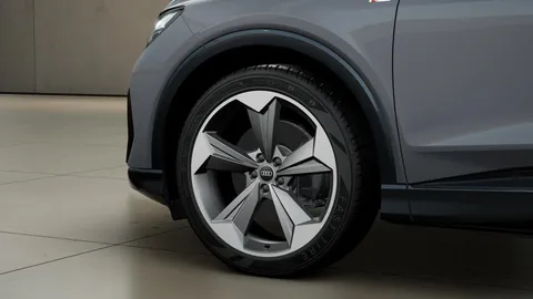  Audi Q4 e-tron 45 Black Edition Sportback Auto 5dr 82kWh Thumbnail #4