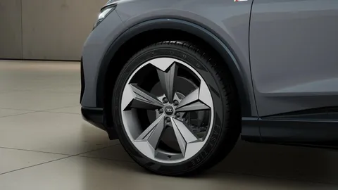  Audi Q4 e-tron 45 Black Edition Auto 5dr 82kWh Thumbnail #4