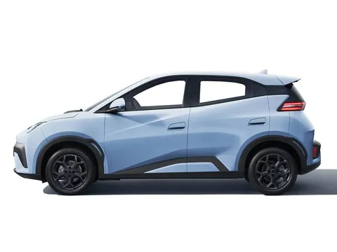  BYD Dolphin Surf 43.2kWh Comfort Auto 5dr Thumbnail #3