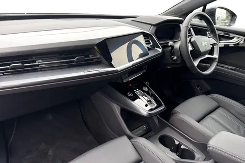 15 of 66 for Audi Q4 e-tron Q4 S line 45 e-tron 210,00 kW