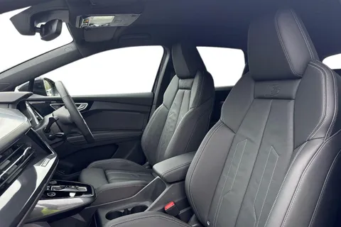 16 of 66 for Audi Q4 e-tron Q4 S line 45 e-tron 210,00 kW