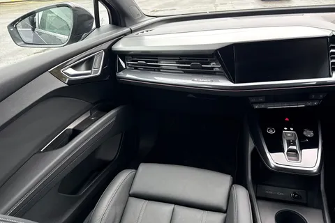 20 of 66 for Audi Q4 e-tron Q4 S line 45 e-tron 210,00 kW