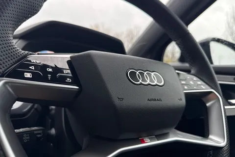 57 of 66 for Audi Q4 e-tron Q4 S line 45 e-tron 210,00 kW