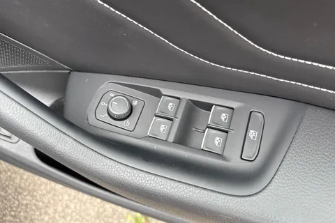 DA75HYH Volkswagen Arteon 1.4 TSI eHybrid R-Line 5dr DSG | Power Tailgate | ACC Thumbnail #21