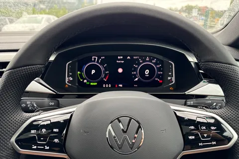 DA75HYH Volkswagen Arteon 1.4 TSI eHybrid R-Line 5dr DSG | Power Tailgate | ACC Thumbnail #35