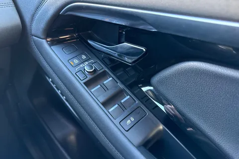 21 of 61 for Land Rover Range Rover Evoque 1.5 P300e 12.2kWh R-Dynamic SE Auto 4WD Euro 6 (s/s) 5dr