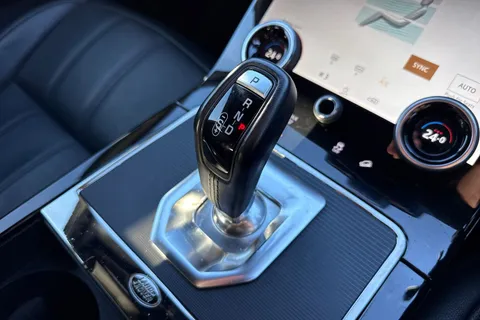 23 of 61 for Land Rover Range Rover Evoque 1.5 P300e 12.2kWh R-Dynamic SE Auto 4WD Euro 6 (s/s) 5dr