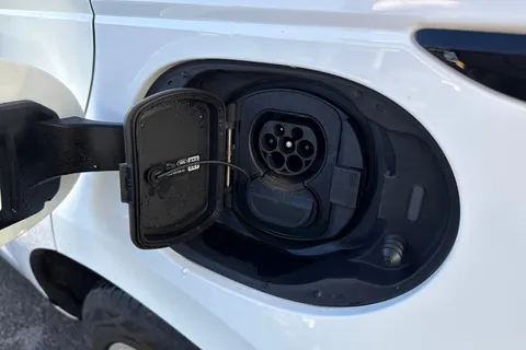 33 of 61 for Land Rover Range Rover Evoque 1.5 P300e 12.2kWh R-Dynamic SE Auto 4WD Euro 6 (s/s) 5dr