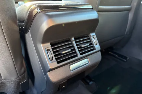 37 of 61 for Land Rover Range Rover Evoque 1.5 P300e 12.2kWh R-Dynamic SE Auto 4WD Euro 6 (s/s) 5dr