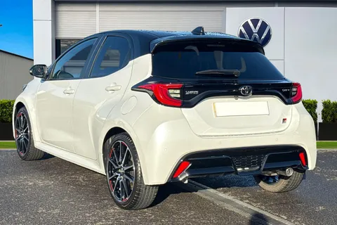 DU25CWN Toyota Yaris 1.5 VVT-h GR SPORT Hatchback 5dr Petrol Hybrid E-CVT Euro 6 (s/s) (130 ps) Thumbnail #3