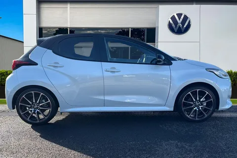 DU25CWN Toyota Yaris 1.5 VVT-h GR SPORT Hatchback 5dr Petrol Hybrid E-CVT Euro 6 (s/s) (130 ps) Thumbnail #4