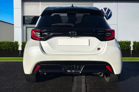 DU25CWN Toyota Yaris 1.5 VVT-h GR SPORT Hatchback 5dr Petrol Hybrid E-CVT Euro 6 (s/s) (130 ps) Thumbnail #5