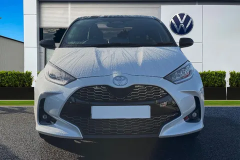 DU25CWN Toyota Yaris 1.5 VVT-h GR SPORT Hatchback 5dr Petrol Hybrid E-CVT Euro 6 (s/s) (130 ps) Thumbnail #6