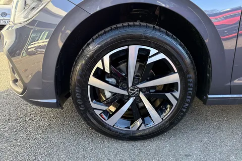 DE75KFK Volkswagen Polo 1.0 TSI Match 5dr DSG | Parking sensors | Rear Camera Thumbnail #14