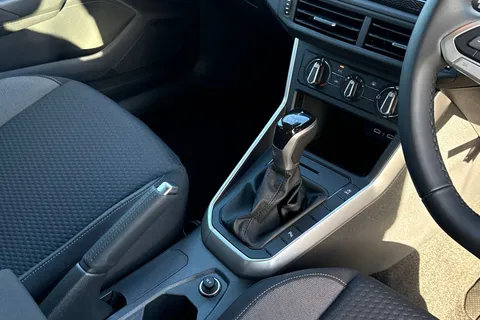 DE75KFK Volkswagen Polo 1.0 TSI Match 5dr DSG | Parking sensors | Rear Camera Thumbnail #24