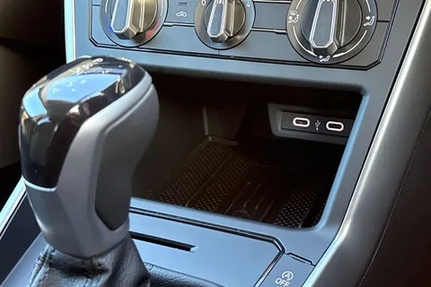 DE75KFK Volkswagen Polo 1.0 TSI Match 5dr DSG | Parking sensors | Rear Camera Thumbnail #31