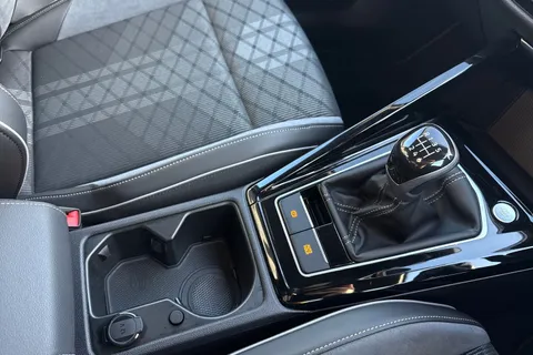 MK24LWV Volkswagen Golf 1.5 TSI 150 R-Line 5dr **18' BERGAMO ALLOYS** Thumbnail #23