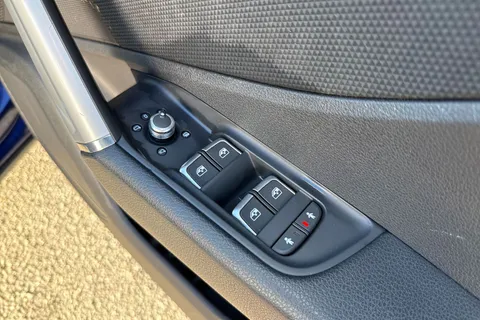 21 of 51 for Audi Q2 1.5 TFSI CoD 35 Sport S Tronic Euro 6 (s/s) 5dr