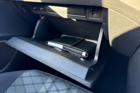 CY72EMF Volkswagen Taigo 1.0 TSI 110 R-Line 5dr ⭐Black Design pack & 18' Misano Alloys⭐ Thumbnail #43