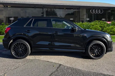 DK74XJH Audi Q2 Black Edition 35 TFSI  150 PS S tronic Thumbnail #4