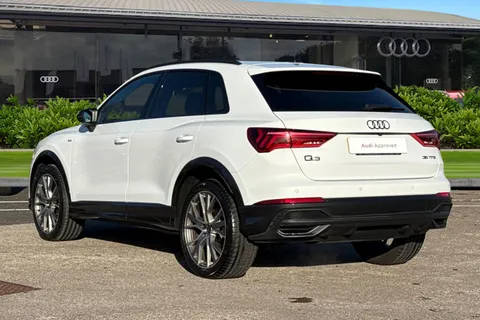 KR74BYX Audi Q3 Black Edition 35 TFSI 150 PS S tronic Thumbnail #3