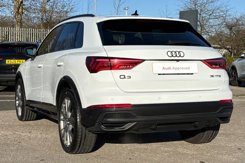 KR74BYX Audi Q3 Black Edition 35 TFSI 150 PS S tronic Thumbnail #17