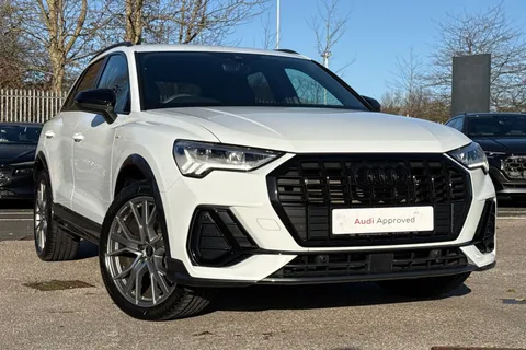 KR74BYX Audi Q3 Black Edition 35 TFSI 150 PS S tronic Thumbnail #18