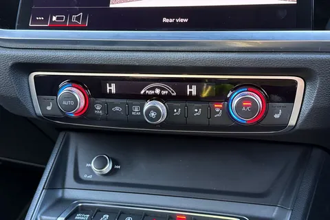 KR74BYX Audi Q3 Black Edition 35 TFSI 150 PS S tronic Thumbnail #20