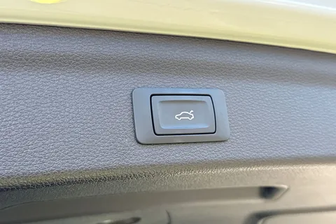 KR74BYX Audi Q3 Black Edition 35 TFSI 150 PS S tronic Thumbnail #26