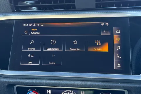 KR74BYX Audi Q3 Black Edition 35 TFSI 150 PS S tronic Thumbnail #39