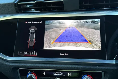 KR74BYX Audi Q3 Black Edition 35 TFSI 150 PS S tronic Thumbnail #46