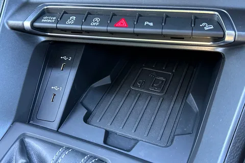 KR74BYX Audi Q3 Black Edition 35 TFSI 150 PS S tronic Thumbnail #47