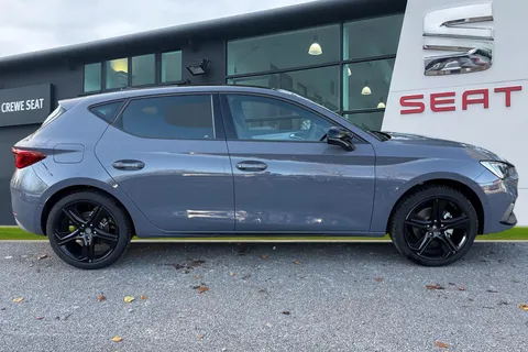 SEAT Leon 1.5 TSI FR Black Edition Euro 6 (s/s) 5dr Thumbnail #4