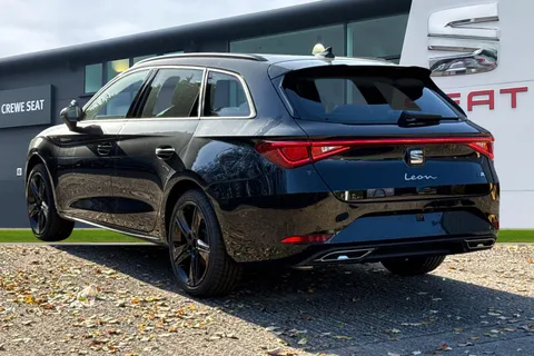  SEAT Leon 1.5 TSI FR Black Edition Euro 6 (s/s) 5dr Thumbnail #3
