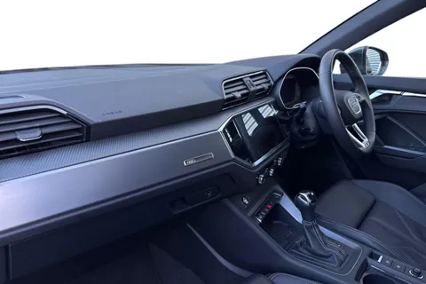 LR25WGN Audi Q3 S line 35 TFSI 150 PS S tronic Thumbnail #10